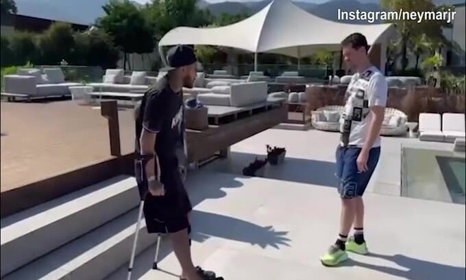 Neymar, urla di dolore e pianto a dirotto durante la riabilitazione
