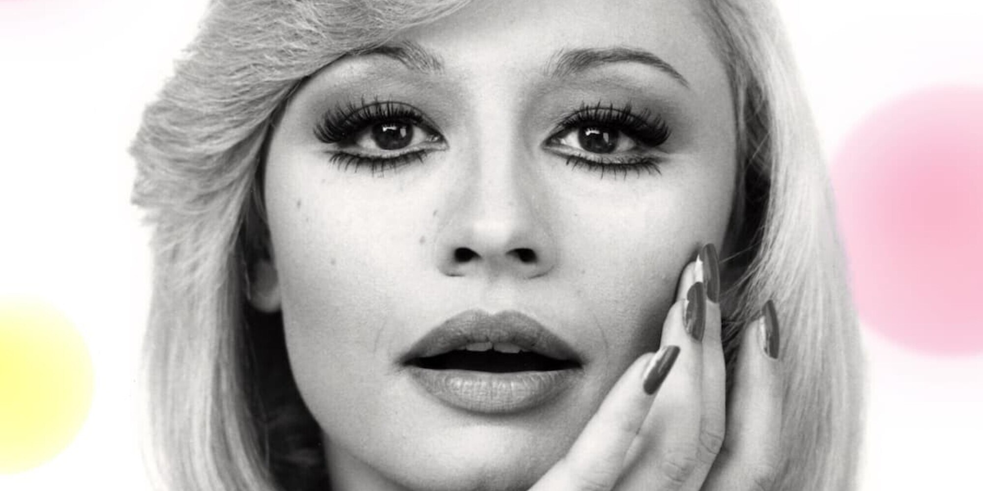 Disney+ celebra  Raffaella Carrà in occasione dell'uscita di Raffa