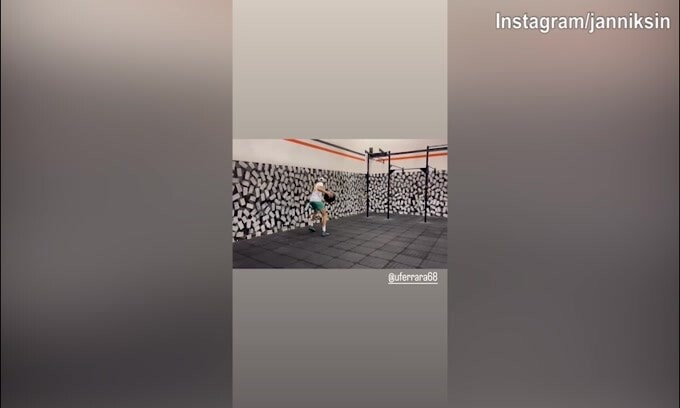 Tennis, Sinner usa...la forza in allenamento