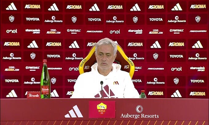 Mourinho avvisa: "Il Napoli è il Napoli"