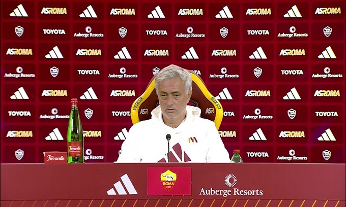 Mourinho ribadisce: "Non ci sono dubbi sulla mia volontà di rimanere"