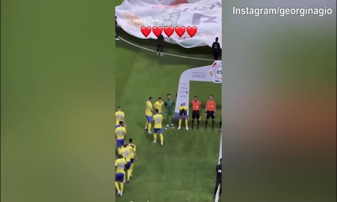 Ronaldo segna e vince con l'Al Nassr, Georgina guarda dalla tribuna