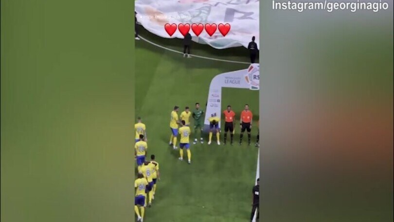 Ronaldo segna e vince con l'Al Nassr, Georgina guarda dalla tribuna