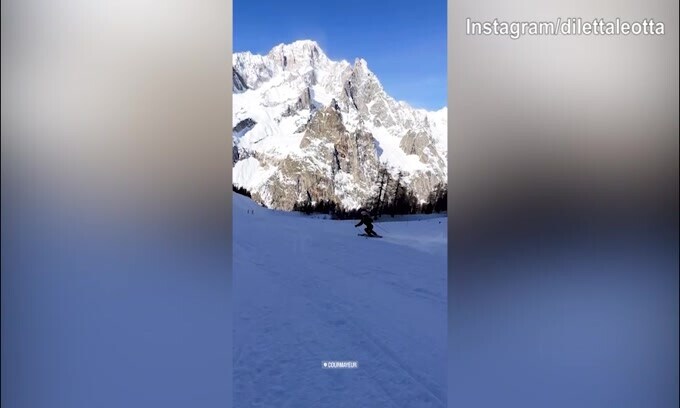 Diletta Leotta scia sulle nevi di Courmayeur