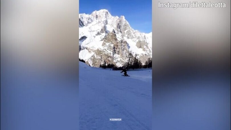 Diletta Leotta scia sulle nevi di Courmayeur