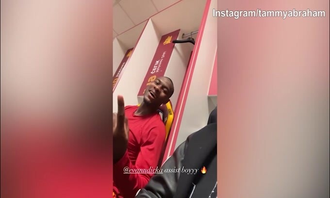 Roma, Abraham festeggia la vittoria con Ndicka
