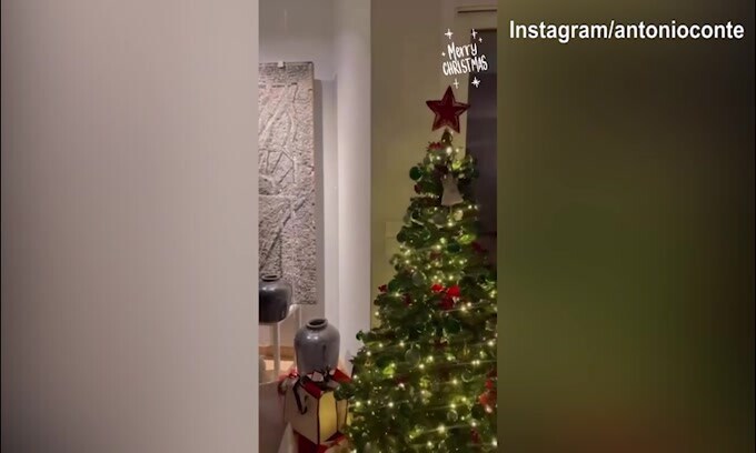 Grande tavolata per l'arrivo del Natale: ecco come festeggiano a casa Conte