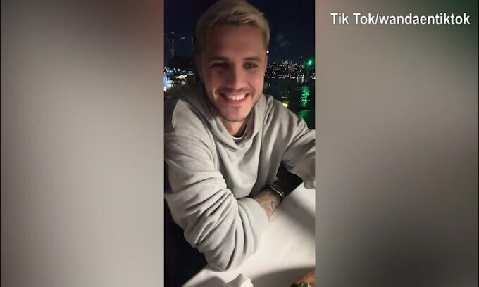 Bacio romantico tra Wanda Nara e Mauro Icardi