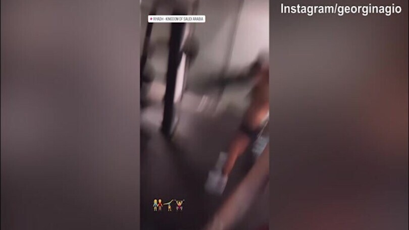 Georgina, scollatura da urlo e allenamento intenso con CR7