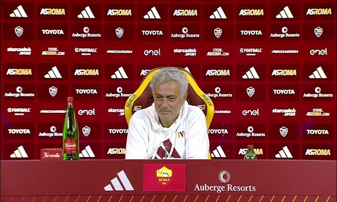 Mourinho: "Dybala disponibile"