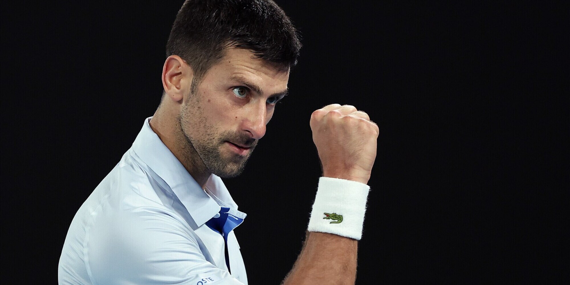 Australian Open, Djokovic avanti e da record. Cade Tsitsipas, c’è Fritz per Nole