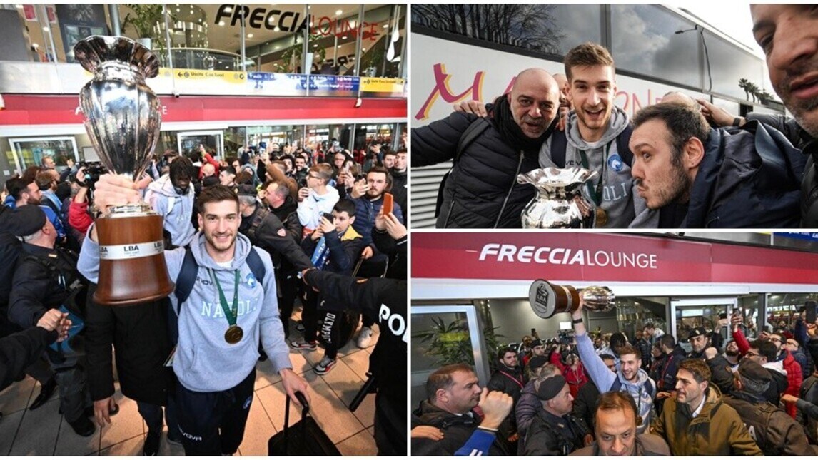 Napoli, bagno di folla alla stazione e in piazza dopo il trionfo in Coppa Italia