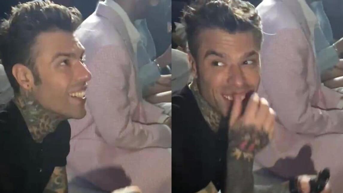 Fedez alla sfilata di Versace, il dettaglio sulla fede non è sfuggito ai social