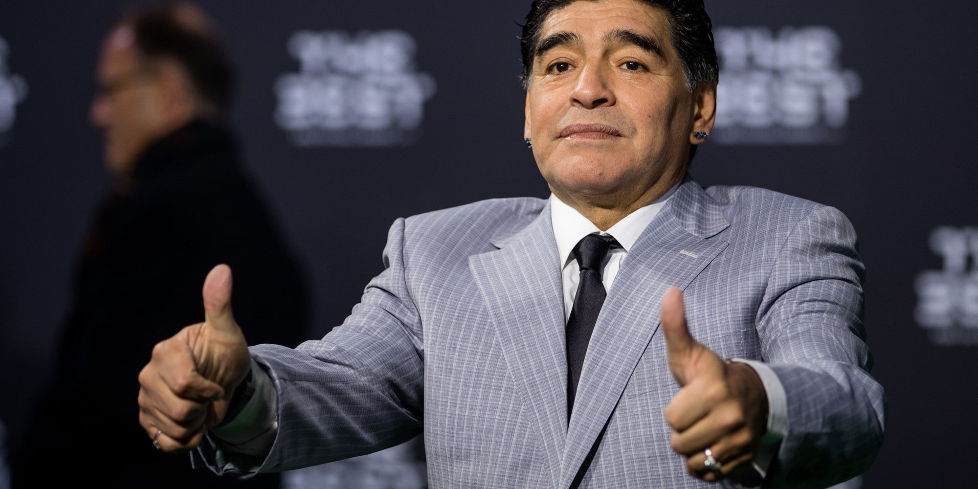 Maradona: «Dani Alves un cretino, mette 28 cross ne azzecca quattro»