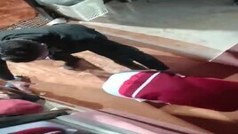 Djokovic shock, colpito da una borraccia agli Internazionali!