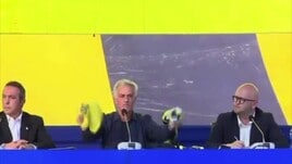 Mourinho presentato al Fenerbahce: i tifosi allo stadio impazziscono di gioia
