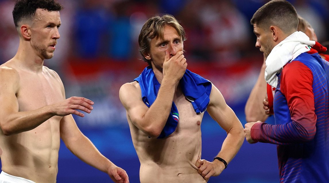 Croazia, Modric in lacrime con la maglia dell'Italia al collo