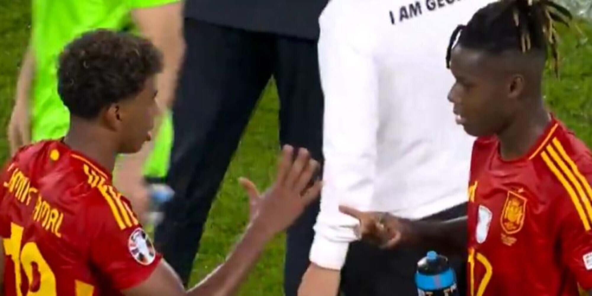 Yamal e Williams giocano a sasso, carta e forbici dopo Spagna-Georgia: il motivo