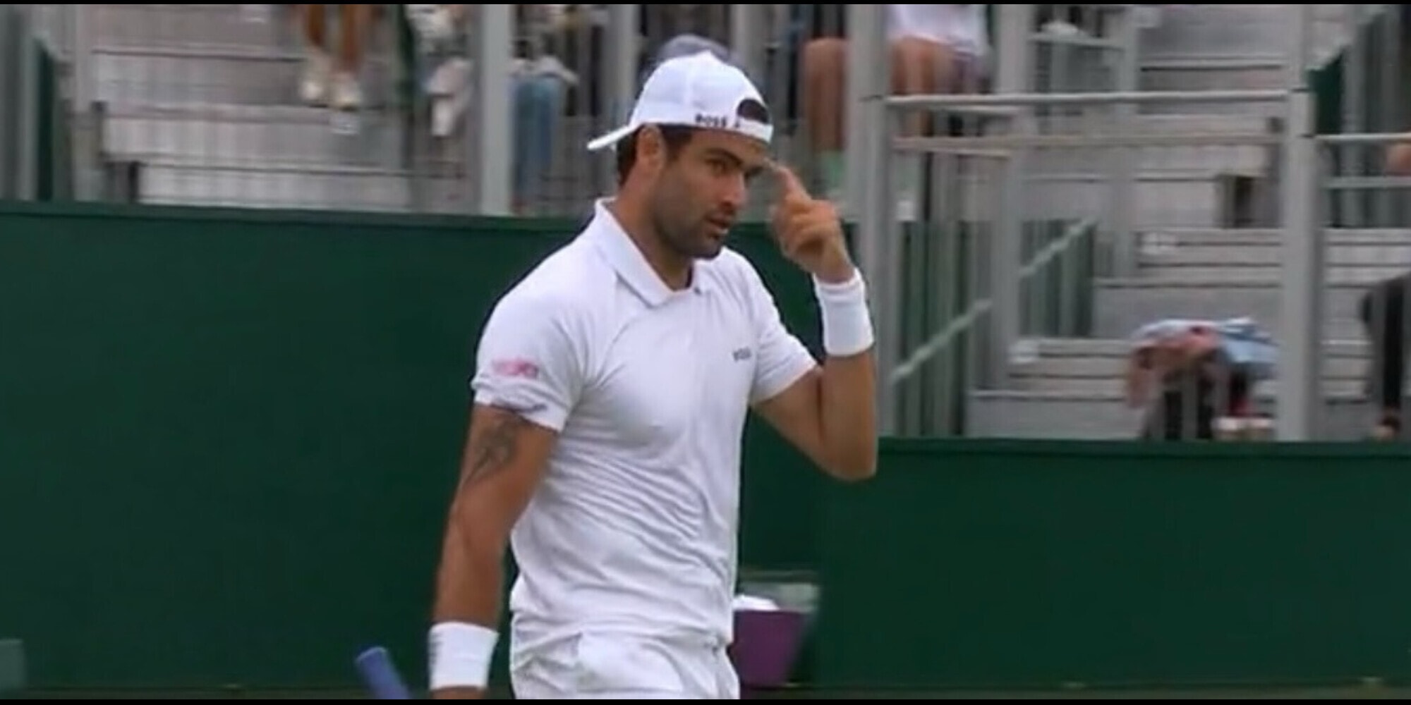 Berrettini e il gesto in campo dopo la vittoria nell'esordio a Wimbledon: cosa vuol dire