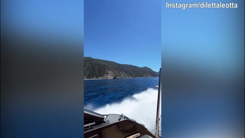 Diletta Leotta e Loris Karius, giornata di passione al mare