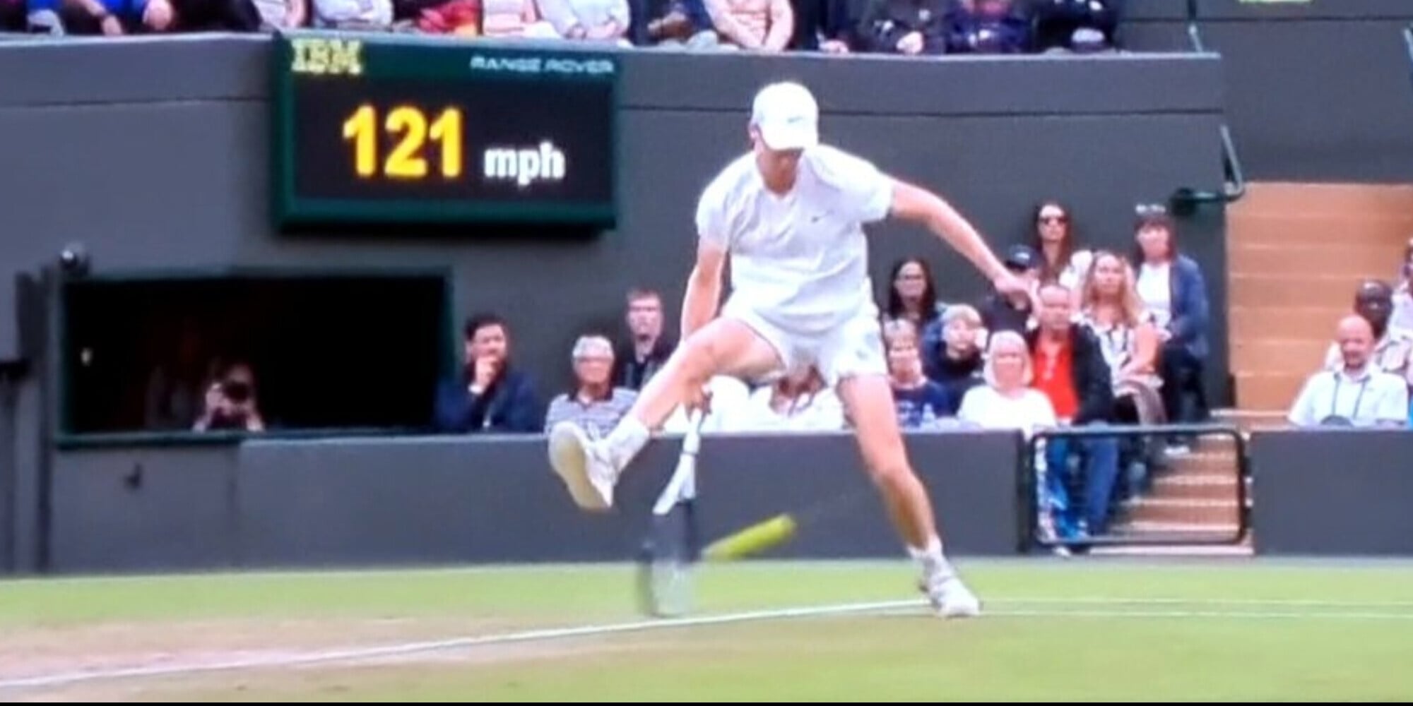 Sinner pazzesco, è il punto più bello di Wimbledon: Shelton non ci crede, Jannik ride