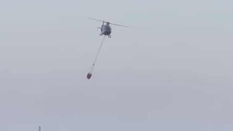 Incendio nella riserva di Monte Mario, l'elicottero in azione