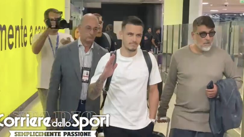 Le Fée è sbarcato a Fiumicino: "Daje Roma"