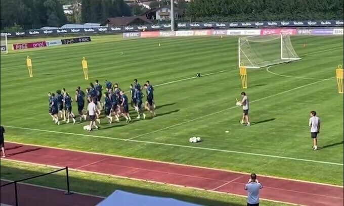 Napoli, ecco il primo allenamento di Conte a Dimaro