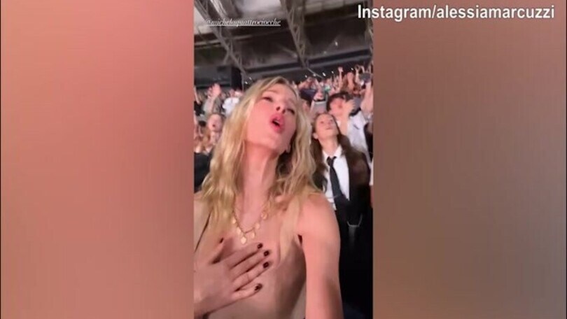 Concerto Coldplay, Alessia Marcuzzi scatenata