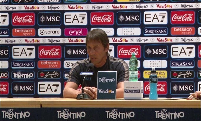 Conte su Osimhen: "È del Napoli e deve avere il giusto atteggiamento"
