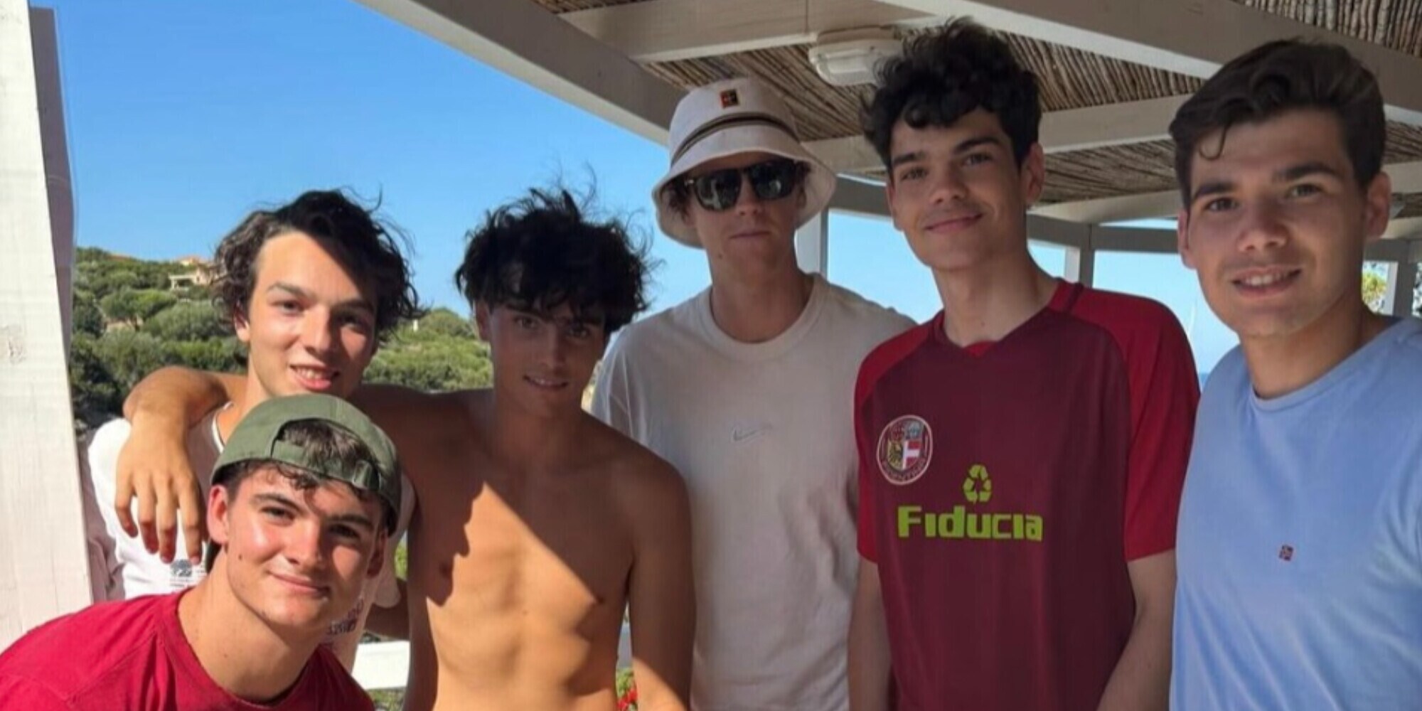 Sinner in Sardegna si dà al calcio a 5. Ma c'è un motivo