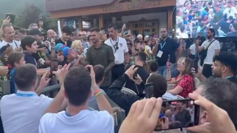 Napoli, festa in piazza a Dimaro con Politano, Rrahmani, Ngonge e Mazzocchi