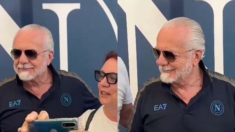 De Laurentiis, selfie e autografi con i tifosi del Napoli