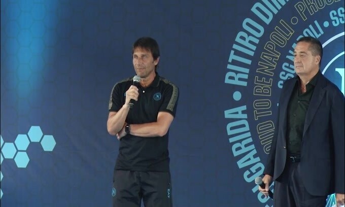 Conte ai tifosi: "Grazie per la vostra presenza"
