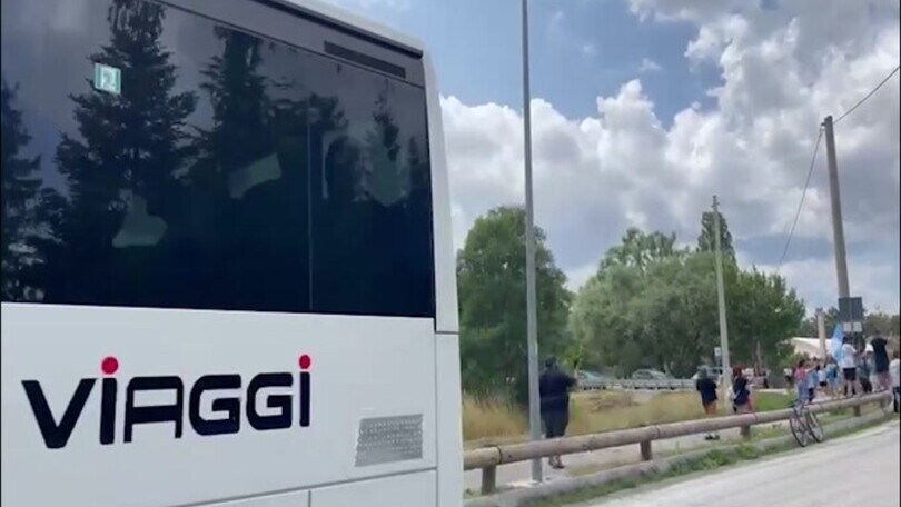 Entusiasmo Napoli: l'arrivo in ritiro in Abruzzo e l'accoglienza dei tifosi