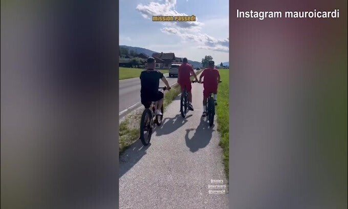 Galatasaray, Mauro Icardi si allena in bici con i compagni