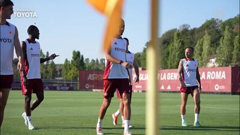 La Roma si allena e Ghisolfi si complimenta con la squadra