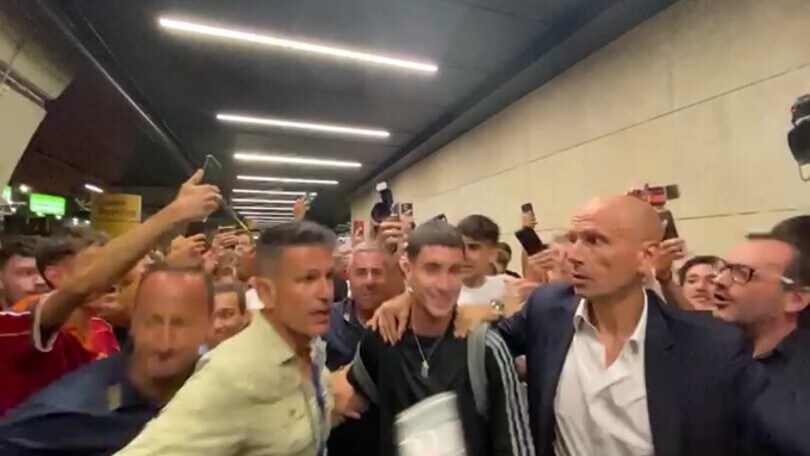 Soulé è atterrato a Roma: tifosi in delirio