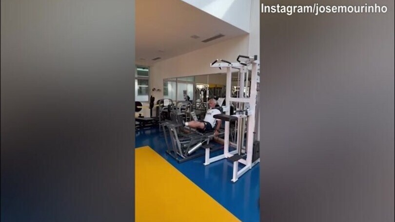 Musica portoghese in sottofondo e allenamento in palestra per Mourinho