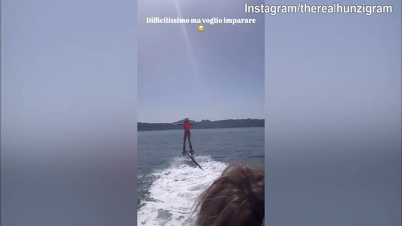 Michelle Hunziker sulla moto d'acqua: "Voglio imparare..."