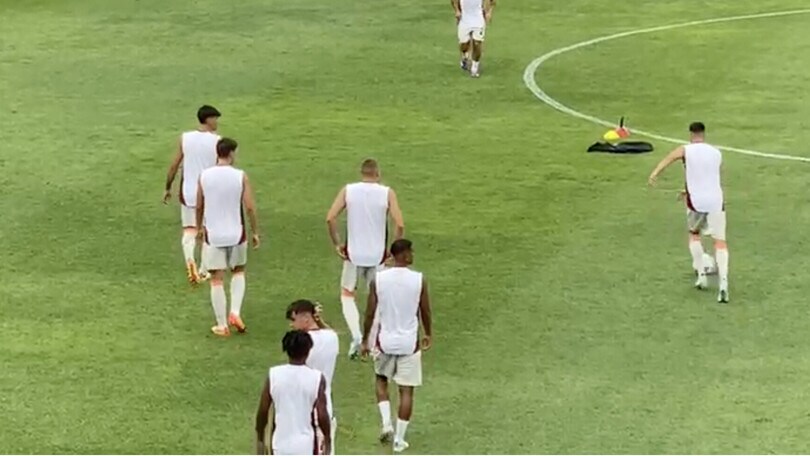 Roma, Dovbyk entra in campo e i tifosi lo accolgono così