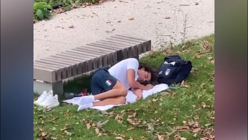 Ceccon, il video del riposino al villaggio fa il giro del mondo