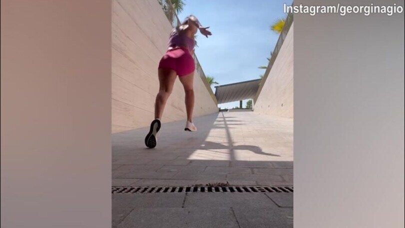 Georgina e CR7, corsa nel garage