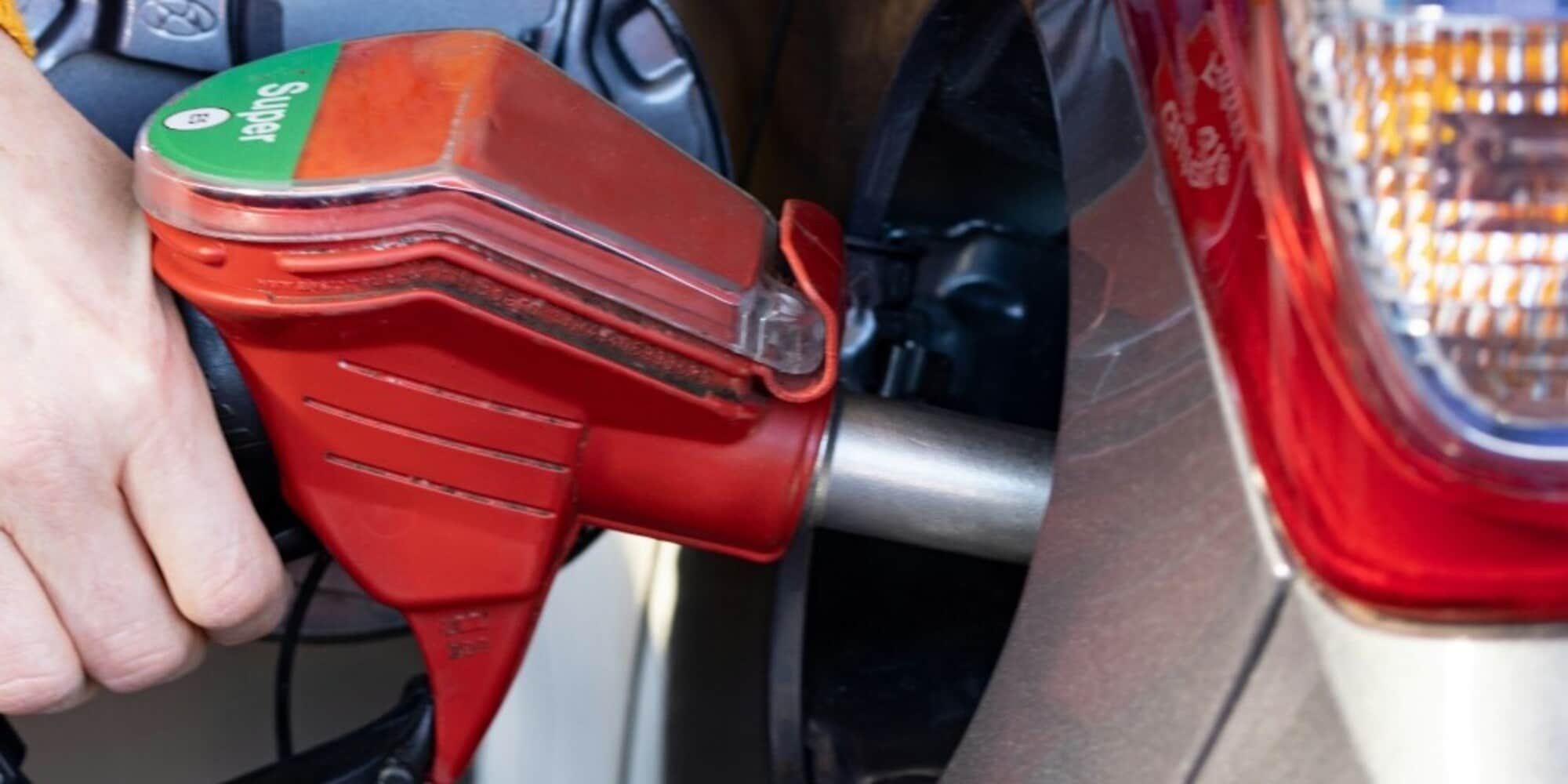 Caro carburanti, continua il calo: le nuove medie