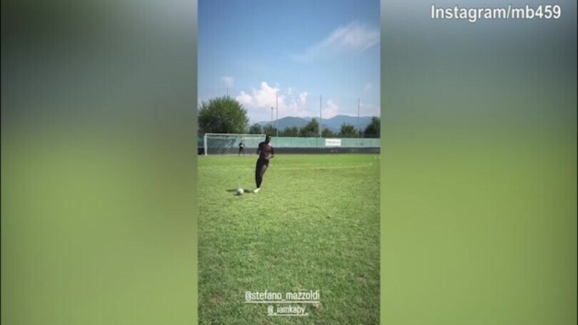 Il caldo non ferma Balotelli: eccolo allenarsi