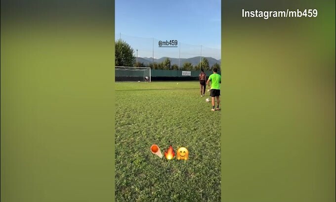 Balotelli, che tiri su punizione!