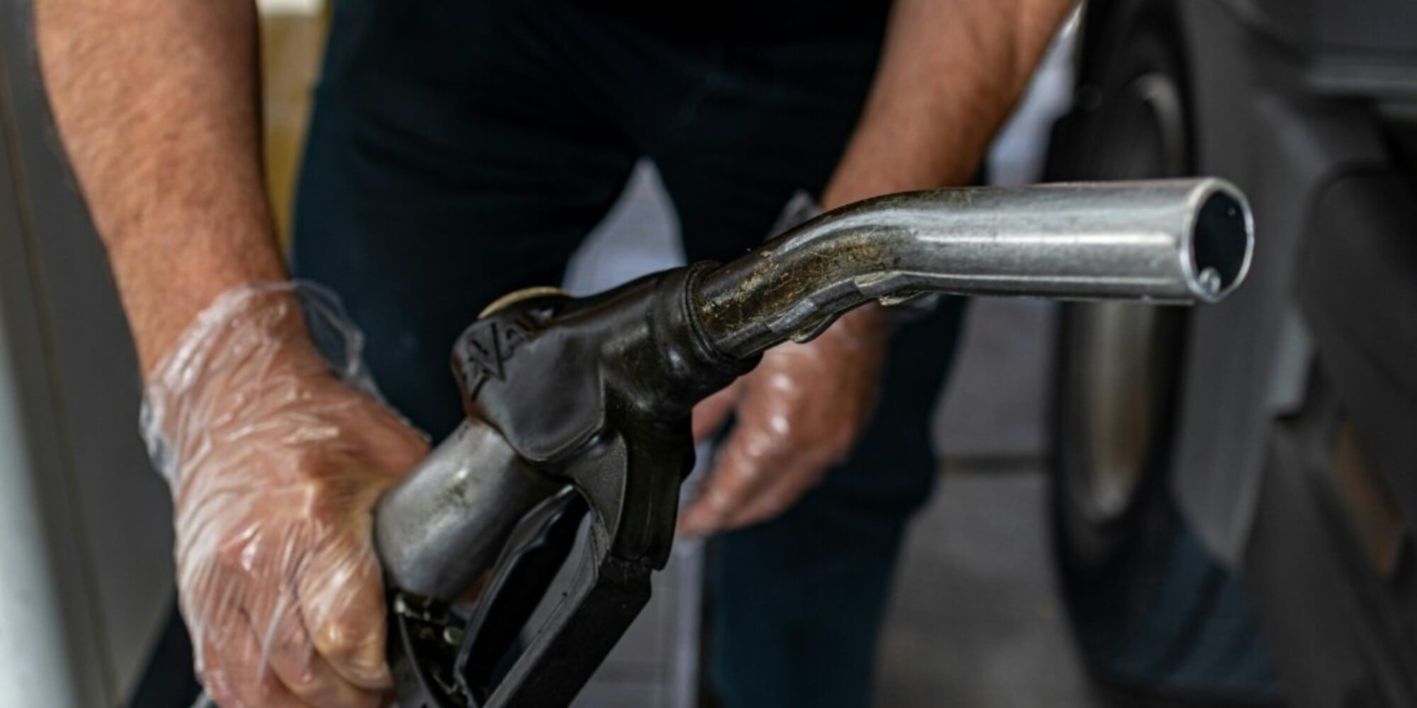 Benzina: ancora aumenti dei prezzi. Ma in autostrada si risparmia