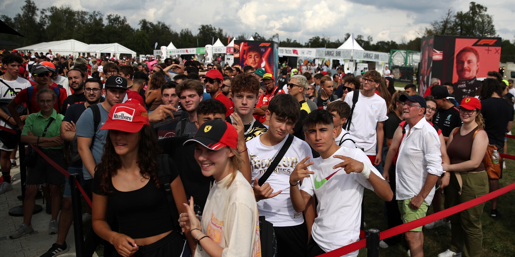 Vasseur, Leclerc, Sainz e tanto spettacolo nella Fan Zone del GP d'Italia