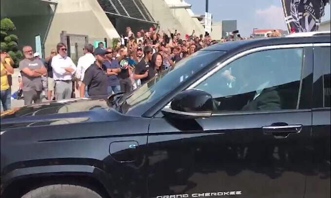 Juve, arriva Koopmeiners ed esplode il tifo al JMedical
