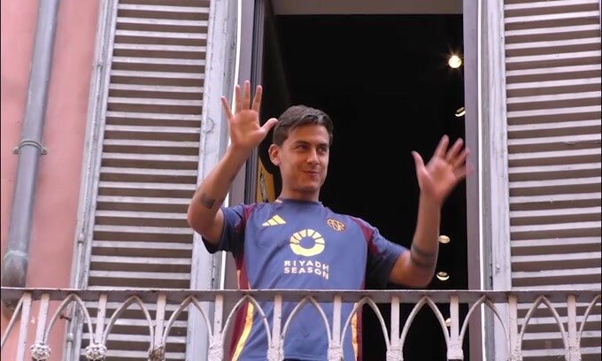 Roma, altro bagno di folla per Dybala